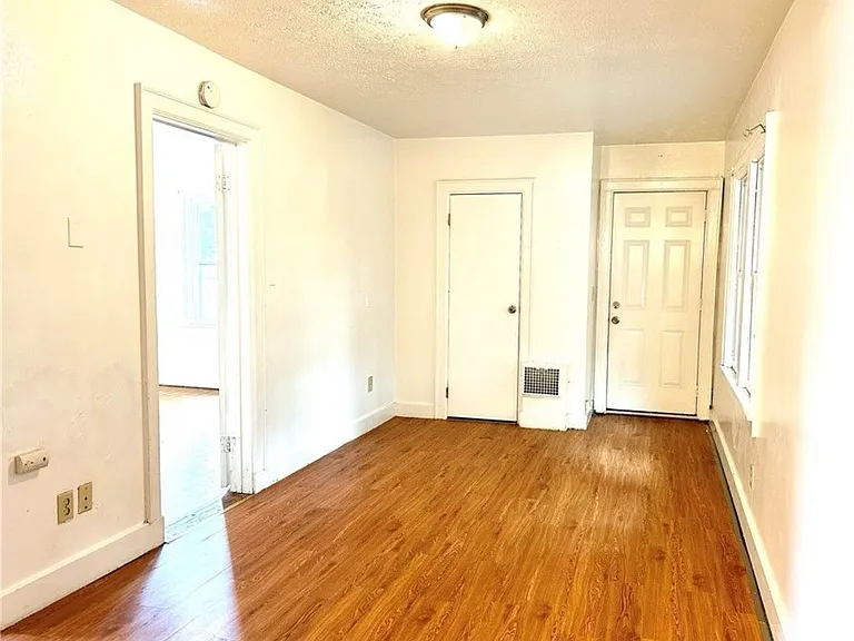 61 Jones Ave #4 — Photo 3