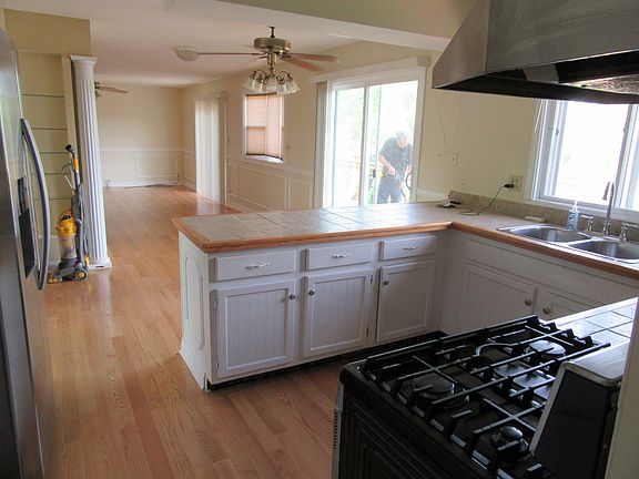 4th image of 4345 Mumford Dr