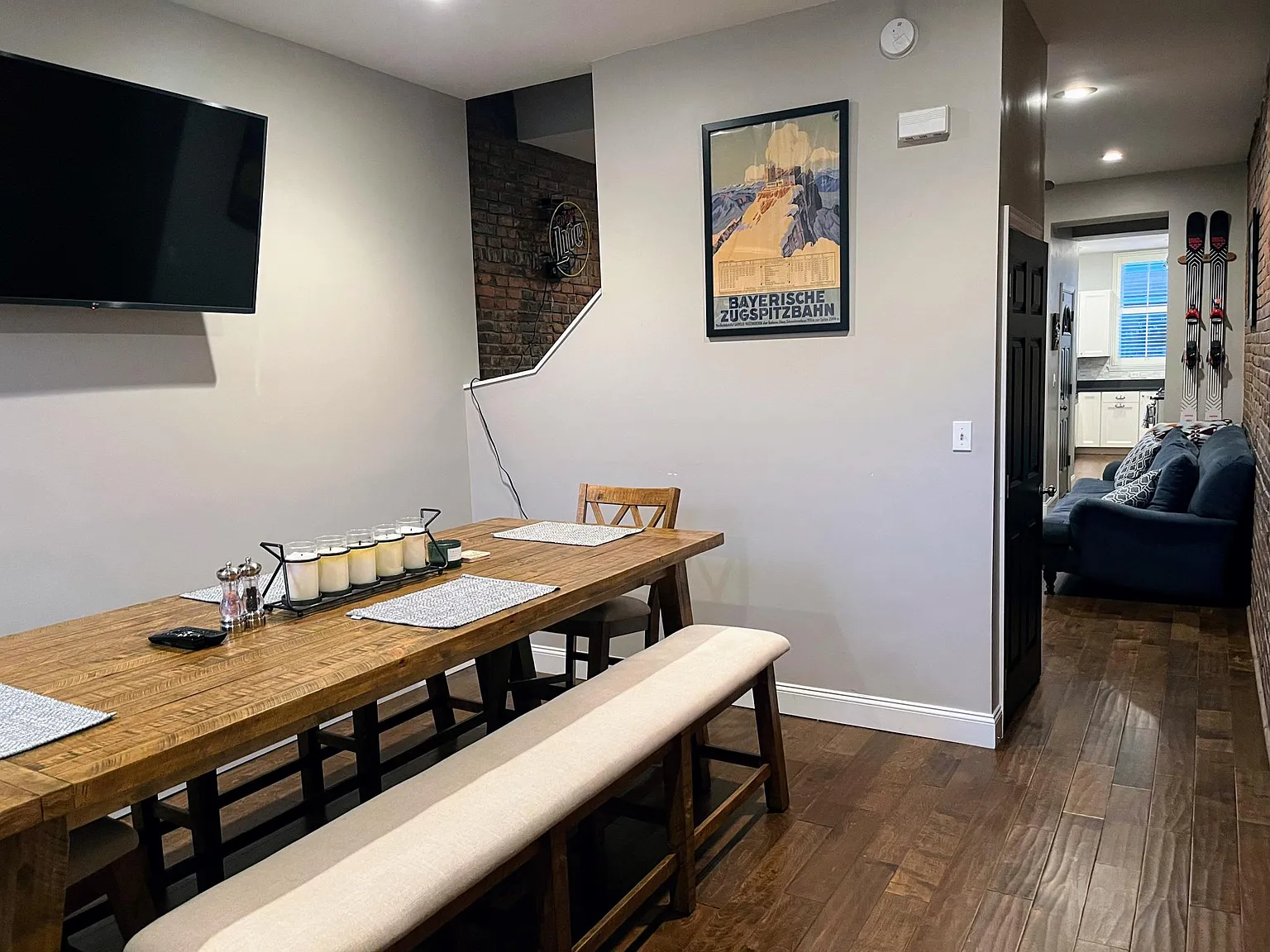 3 bed, 2.5 bath, 1395 sqft, $3,800 — Photo 2