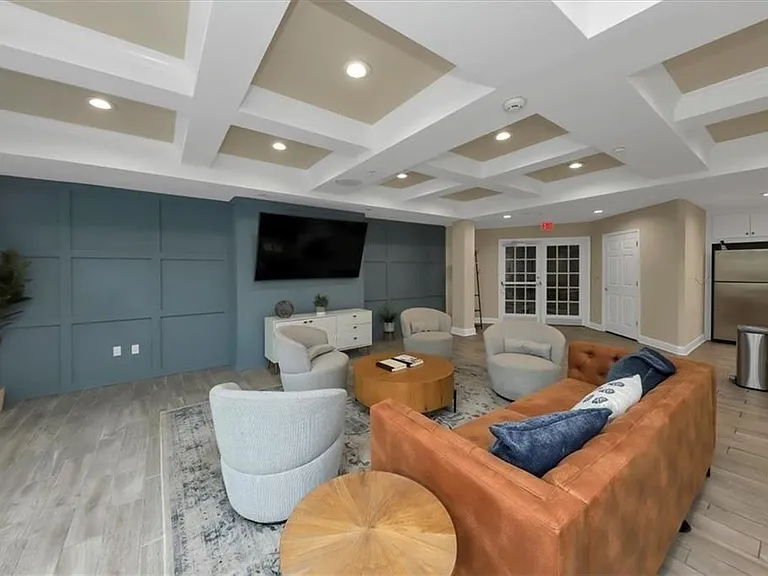 1110 Westchester Rdg NE — Photo 16