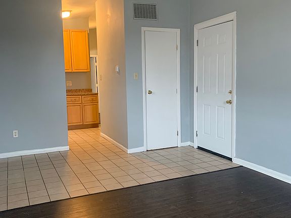 4th image of 162 Kelly Ave #1