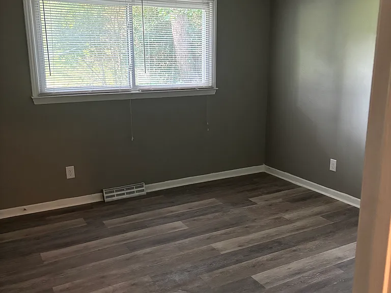 210 Wedgewood Dr — Photo 10