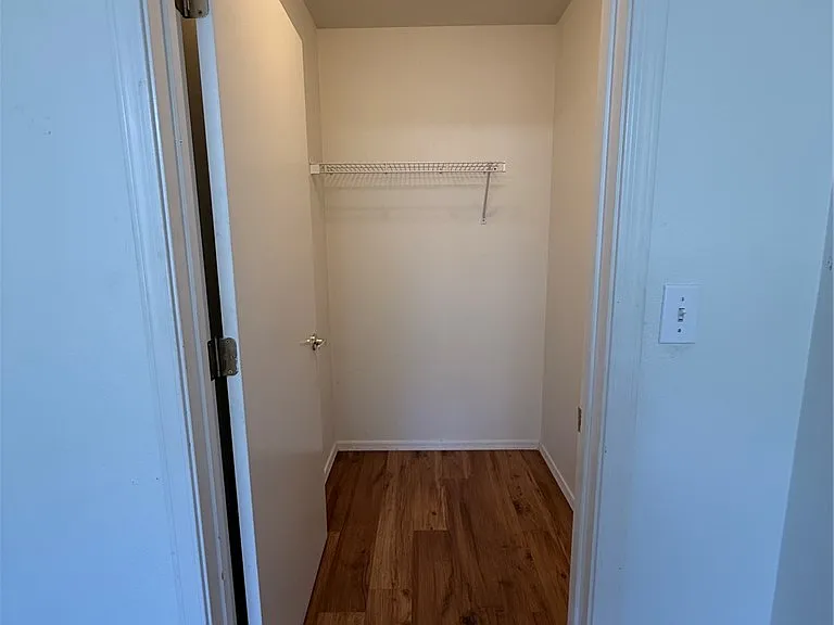 10905 Mill Cove Ave — Photo 17