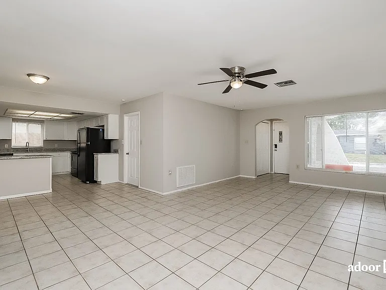 9302 Barrington Ln — Photo 5