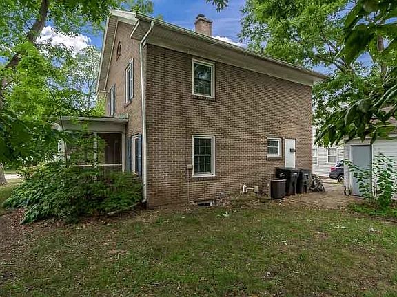 5th image of 917 Emerson St