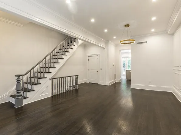 206 8th Street image 3 of 35