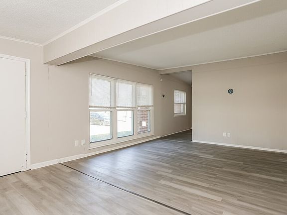 3rd image of 1160 Carthage Dr