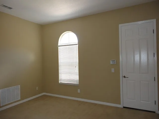 5 bed, 4.5 bath, 3281 sqft, $3,710 — Photo 4