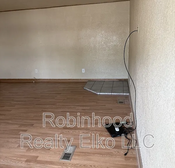 1235 Avenue G — Photo 6