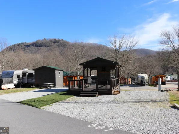 587 River Vista Dr, Dillard, GA 30537