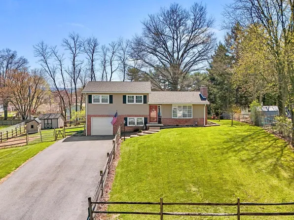 1577 Park Terrace Dr, Chambersburg, PA 17202