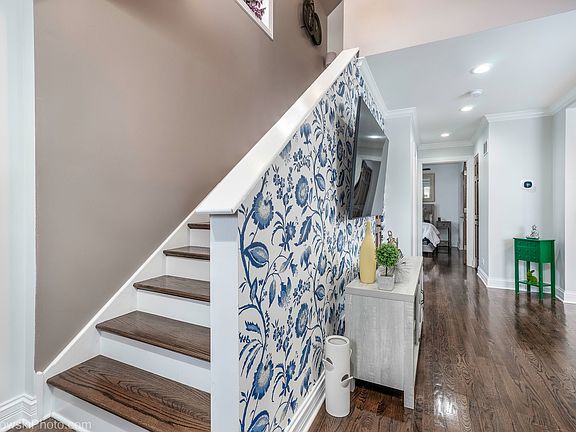 5th image of 4117 Prairie Ave