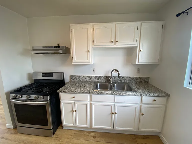 5614 S Western Ave — Photo 1