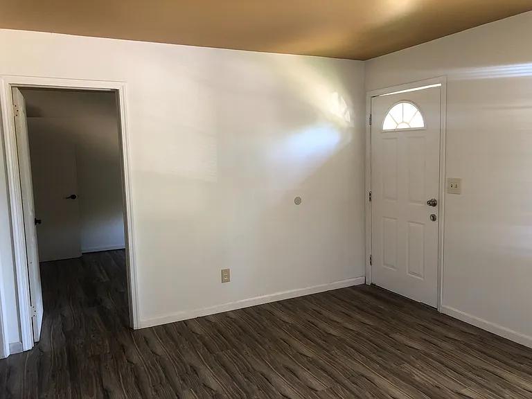 515 & 517 Wilson Ave SW — Photo 4