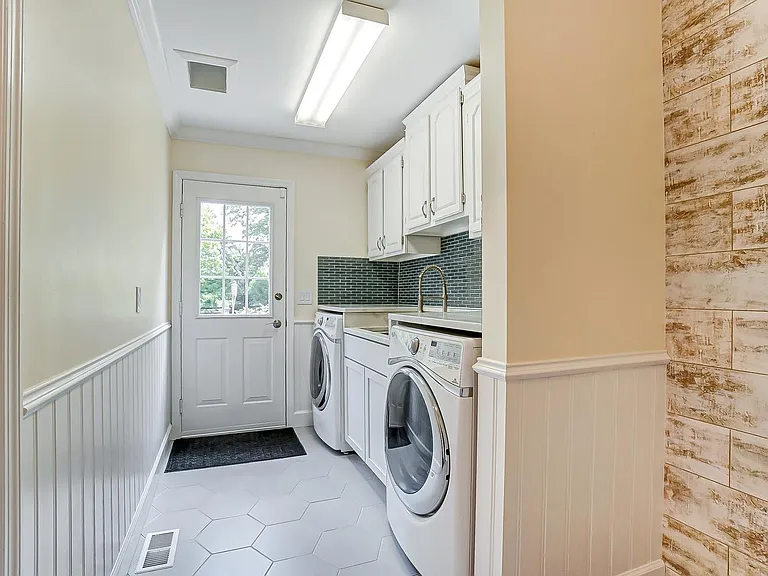 11410 Avant Ln — Photo 21