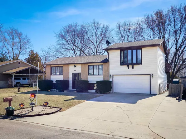 202 Broadmoor Dr, Norfolk, NE 68701