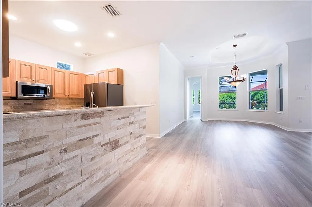4 bed, 3.0 bath, 2248 sqft, $9,000 — Photo 4