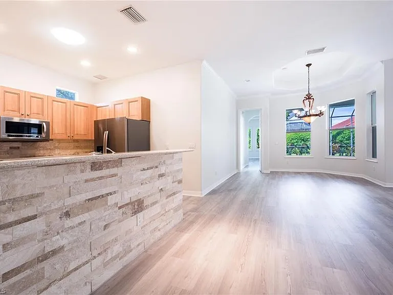 10800 Fieldfair Dr — Photo 4
