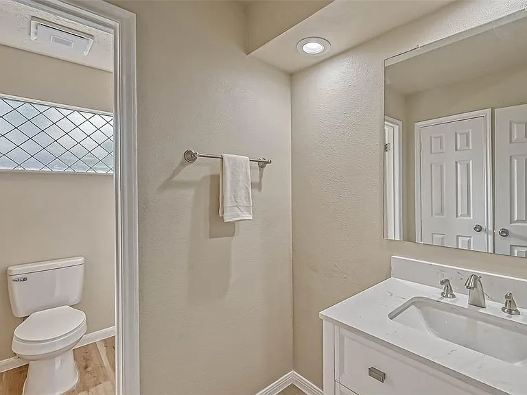2478 Woodbury St — Photo 22