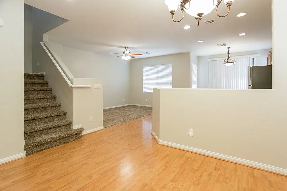 3 bed, 2.5 bath, 1632 sqft, $2,215 — Photo 4