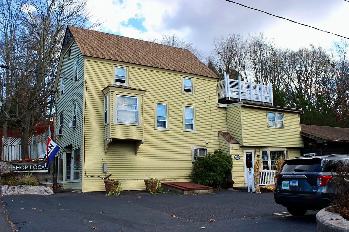 1 bed, 1.0 bath, 700 sqft, $125,000 — Photo 1