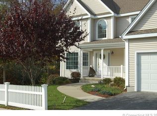 25 Spinnaker Dr, Niantic, CT 06357