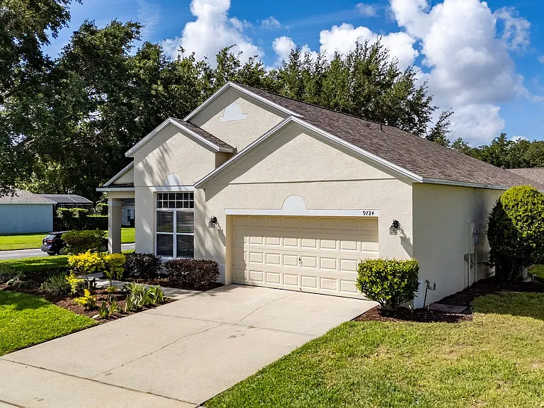 9724 Myrtle Creek Ln — Photo 5