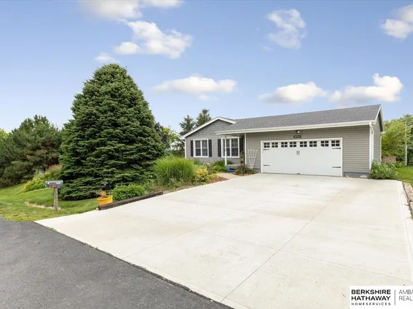 4757 Crestview Dr, Blair, NE 68008
