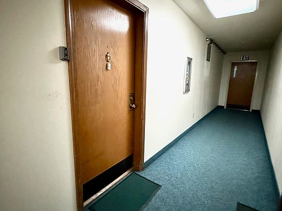 4th image of 924 Kellum St Unit 304