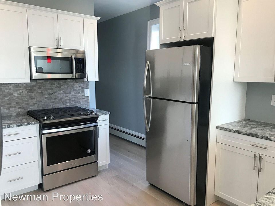 2nd image of 119 Orleans St #8