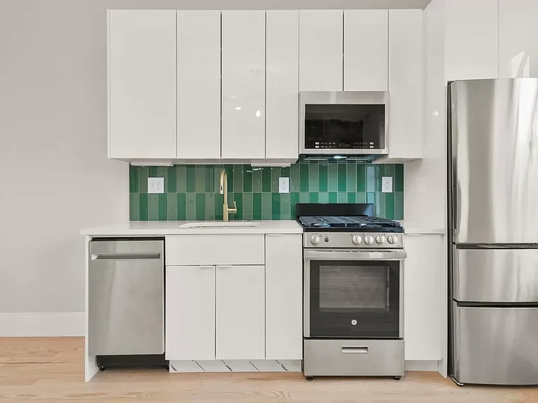 127 Saratoga St #2 — Photo 2