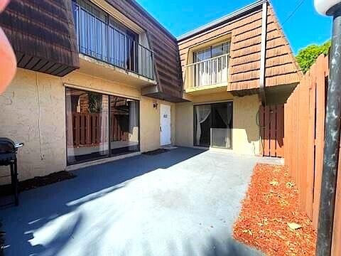 4th image of 1440 N Lawnwood Circle #19 D