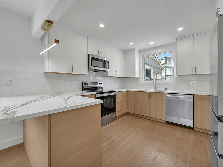 22607 Beech St — Photo 3