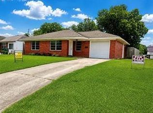 2102 Blueberry Ln, Pasadena, TX 77502