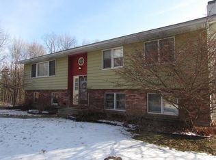 34 Stirrup Ln, Pleasant Valley, NY 12569