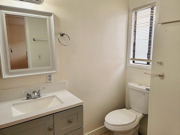 4th image of 5634 Rosemead Blvd