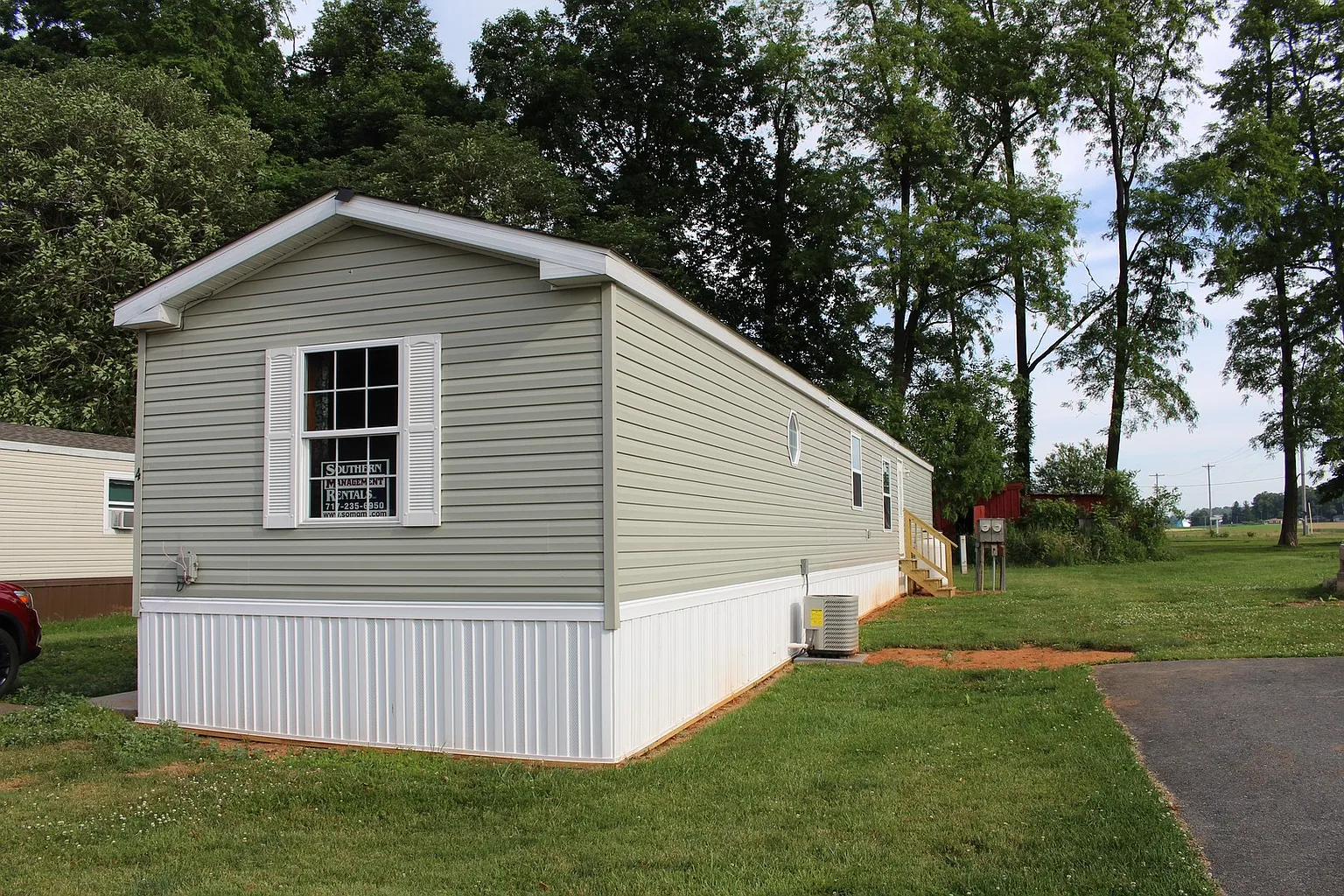 4 Locust Ln photo 1