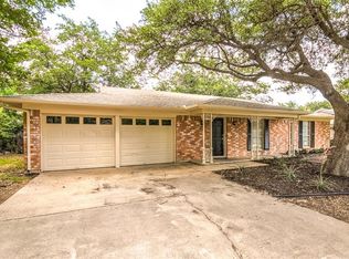 701 Spring Garden Dr, Bedford, TX 76021
