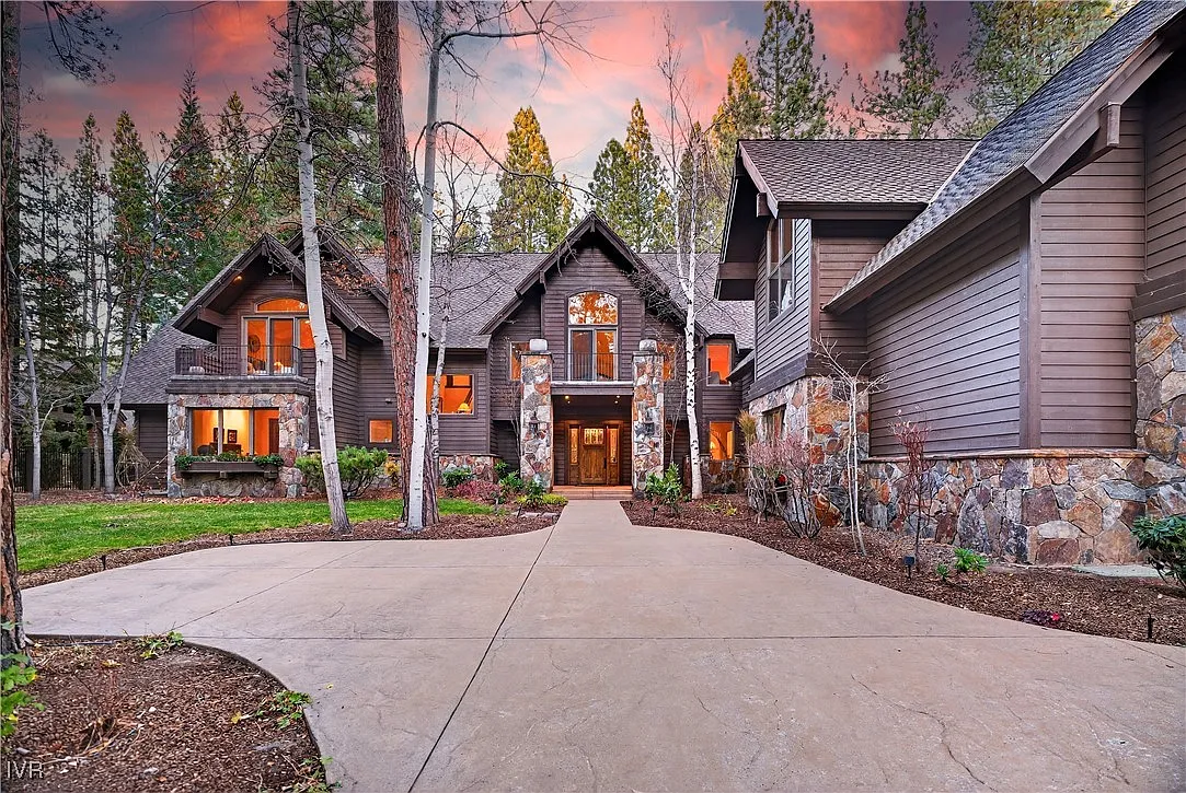 1056 Lakeshore Blvd photo 1