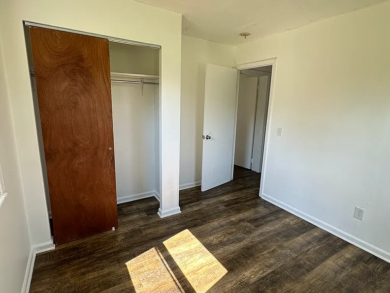 67 Hollencamp Ave — Photo 8