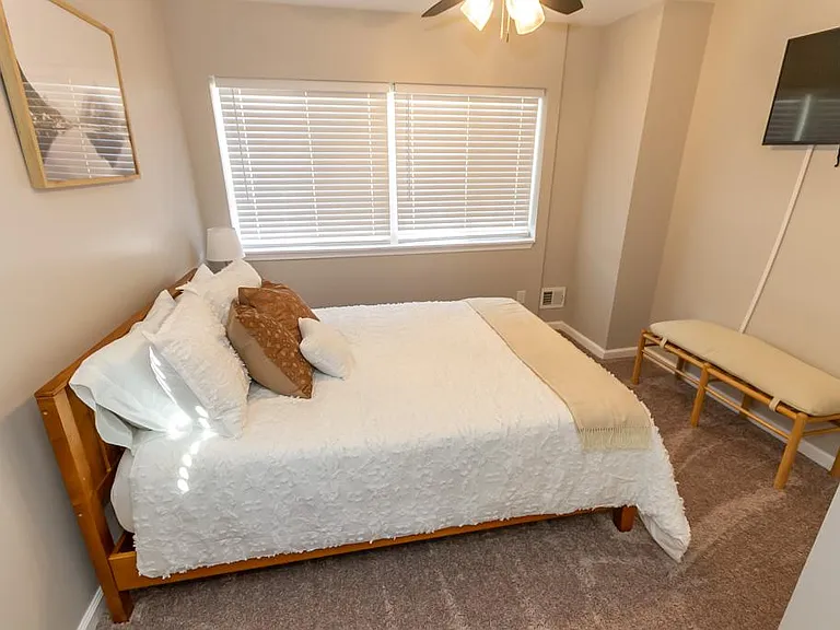 919 E Palmer St — Photo 15