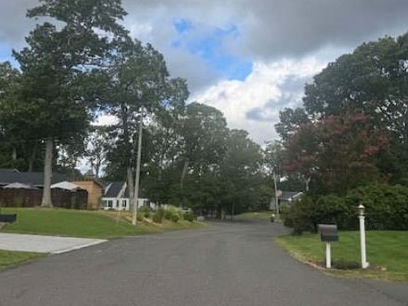 Exterior Neighborhood (street photo)