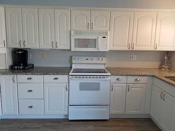 4th image of 275 N End Blvd APT B6