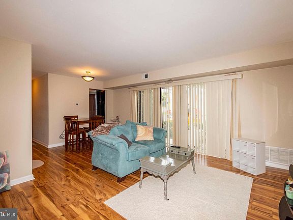 3rd image of 1805D William St #B14