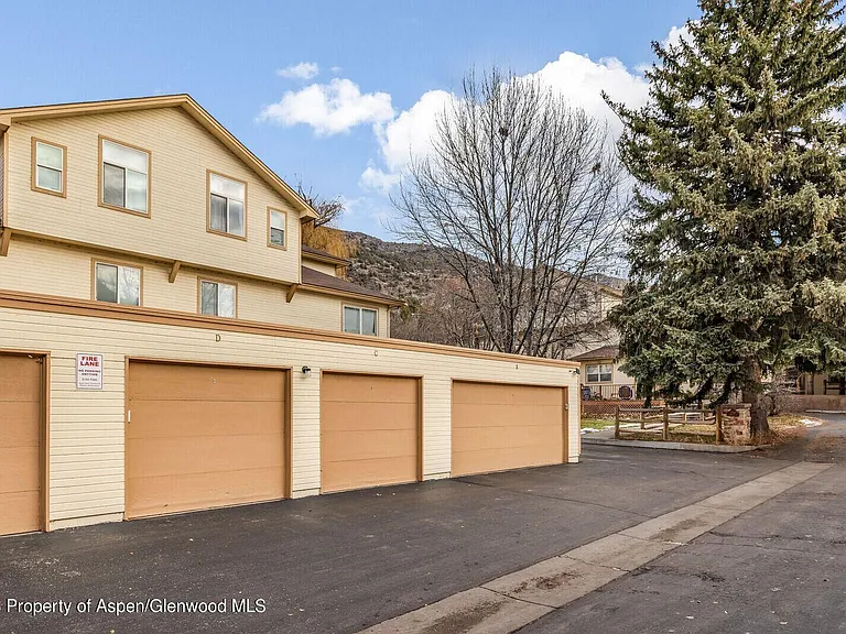 824 Red Valley Dr — Photo 16