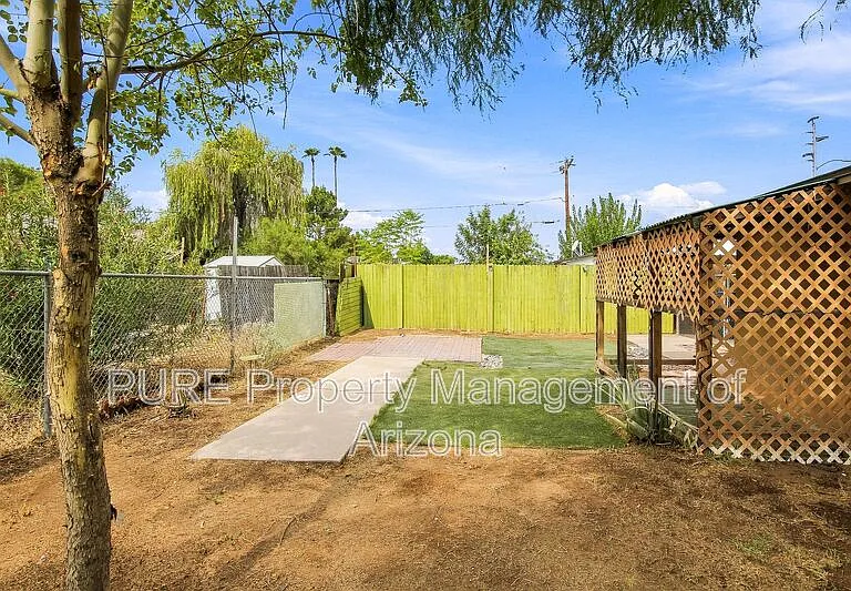 1251 E Rose Ln — Photo 20