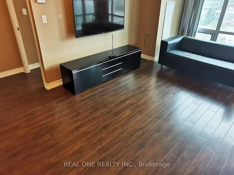 81 Navy Wharf Ct #810 — Photo 29