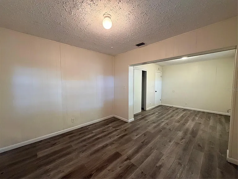 1740 W Walnut St — Photo 24