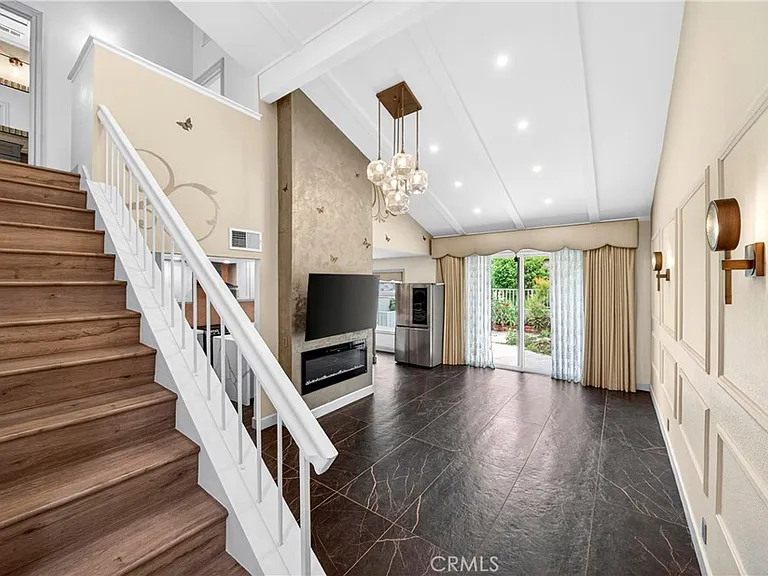 1034 Creekside Dr — Photo 5