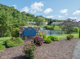 39 Elizabeth Cir #39, Sandy Hook, CT 06482